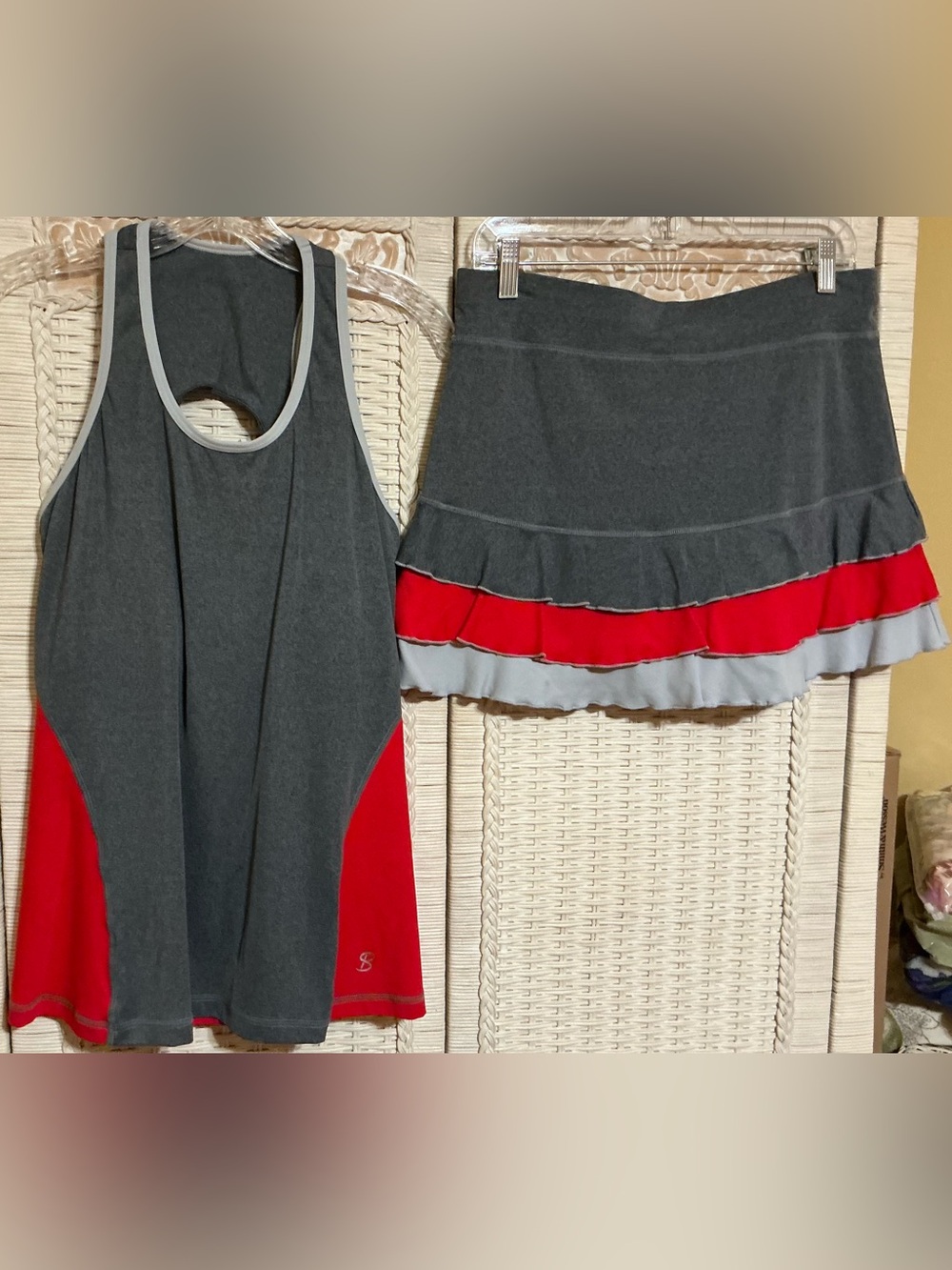 Women’s Gray & Red Active Skirt Set with Ruffle Hem -